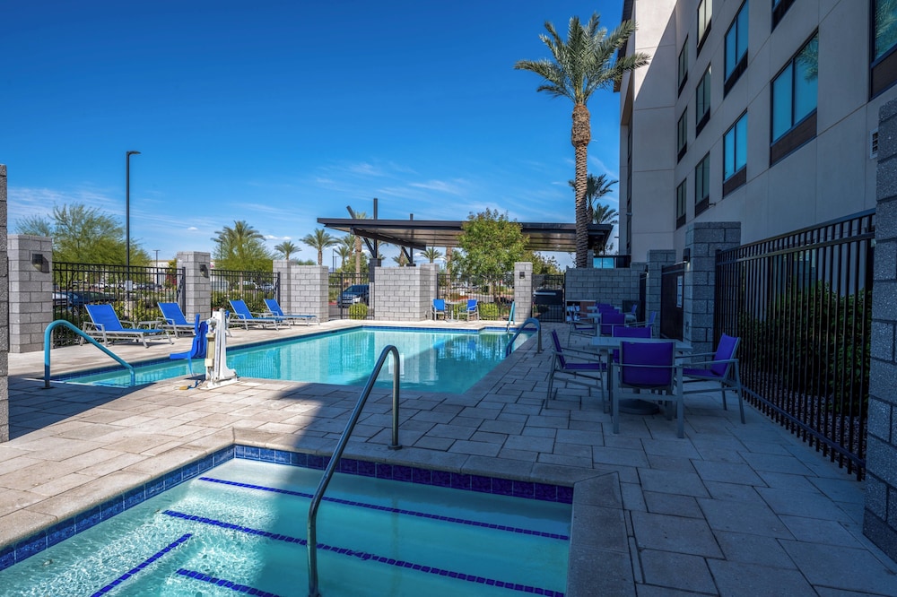 Holiday Inn Express & Suites Gilbert Mesa Gateway Airport by IHG - photo 35