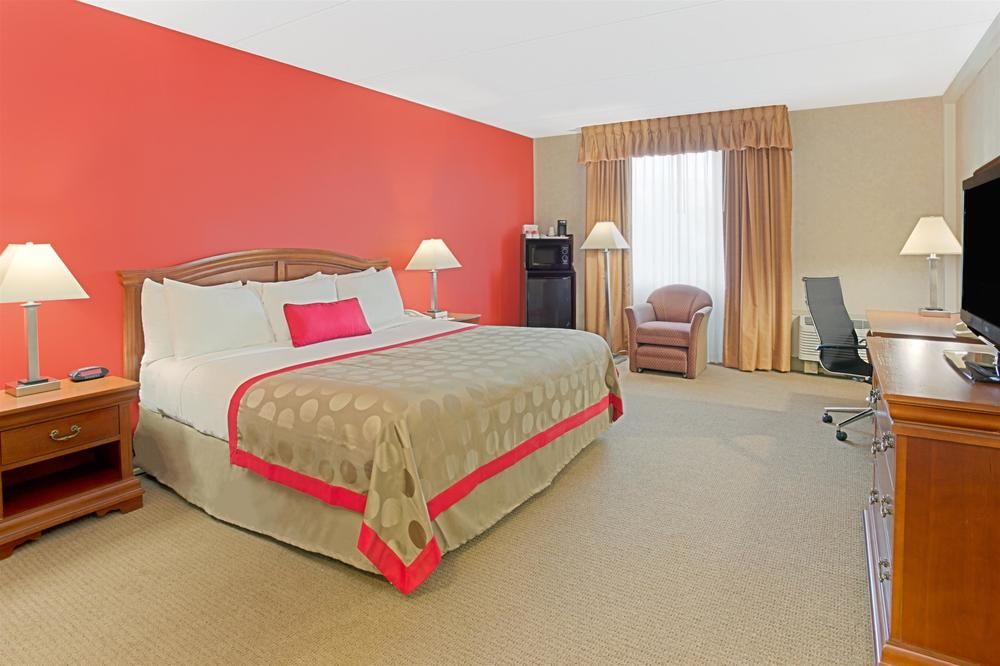 Ramada Waukegan Gurnee - photo 37