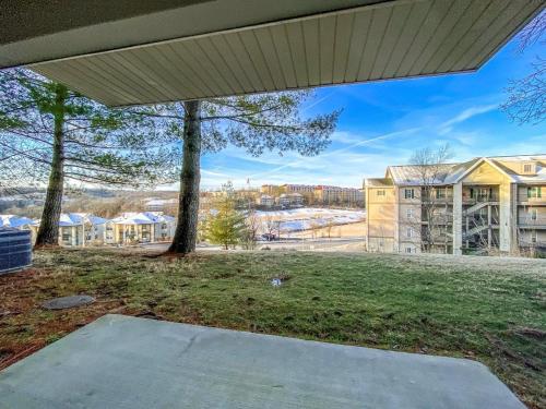 Branson Condo on Thousand Hills Golf Course with Indoor Pool and Hot Tub — 4-Star Luxury Hotel in Branson, United States