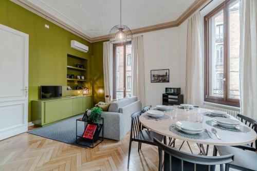 Piazza C Apartment 2 Bedrooms & 2 Bathrooms — 4-Star Luxury Hotel in Turin, Italy