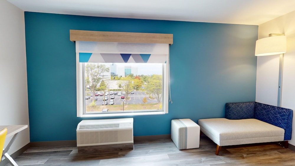 Holiday Inn Express & Suites Chicago Schaumburg an IHG Hotel - photo 18