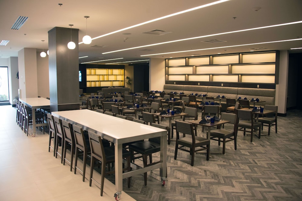 DoubleTree by Hilton Hotel Syracuse - photo 35