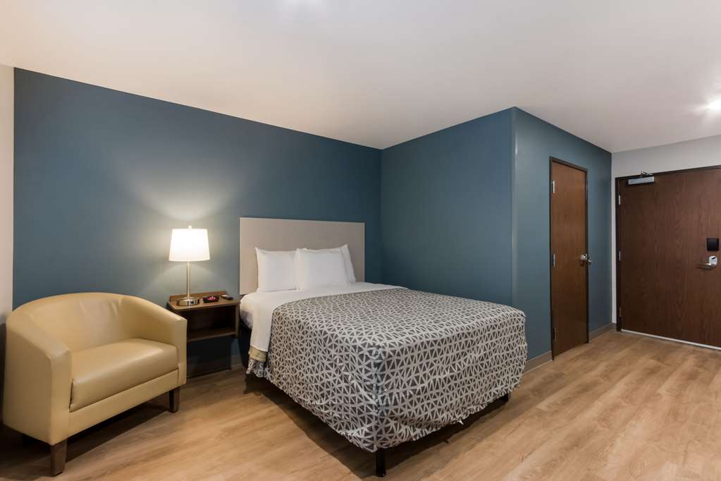 Woodspring Suites Chandler Airport - photo 25