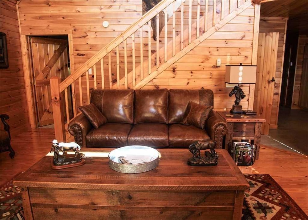 Brook Haven — 4-Star Luxury Hotel in Ferguson, United States