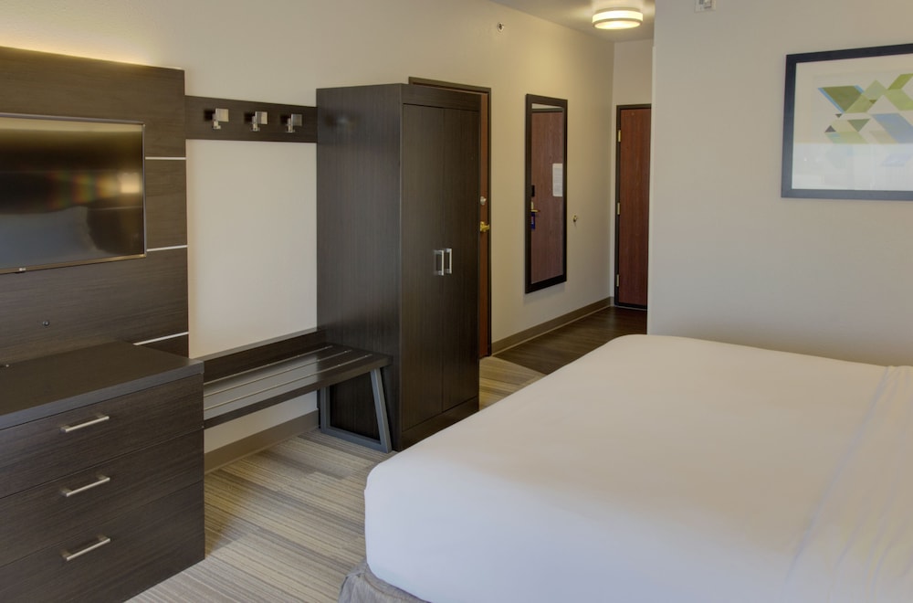 Holiday Inn Express Hotel & Suites Le Mars by IHG - photo 15