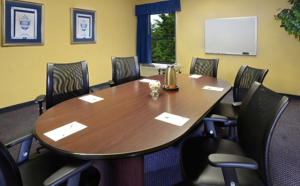 Hampton Inn Roxboro - photo 31