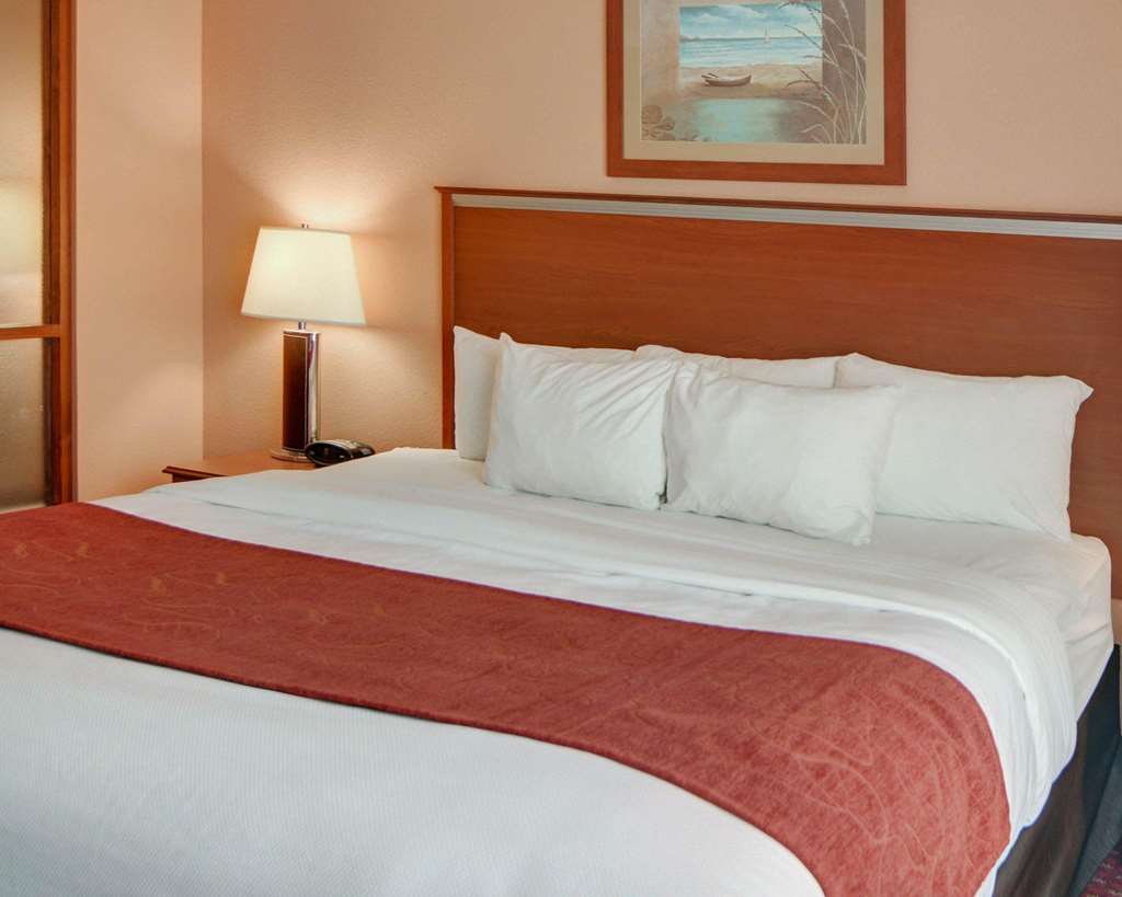 Quality Suites Near Cedar Creek Lake - photo 11