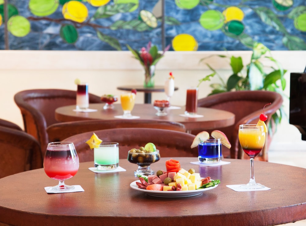 Poolside bar