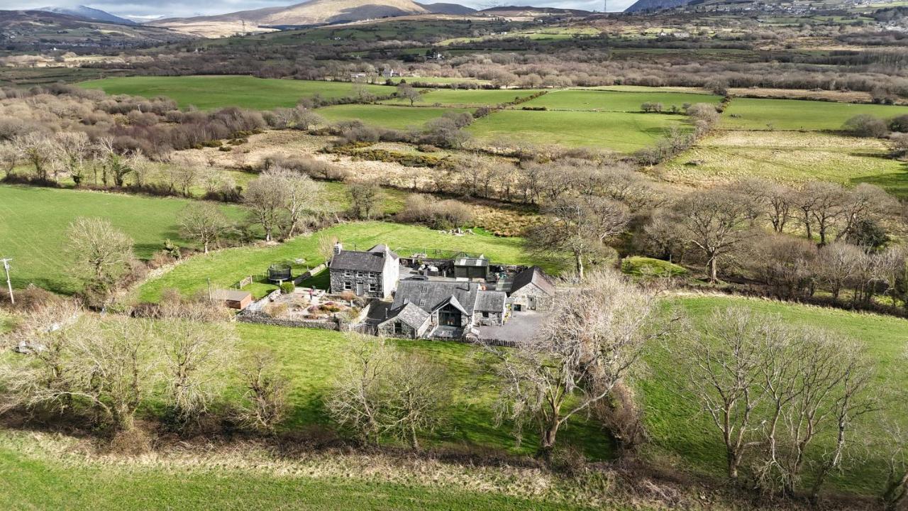 Snowdonia Barn Conversion - carbon neutral hotel in Caernarfon