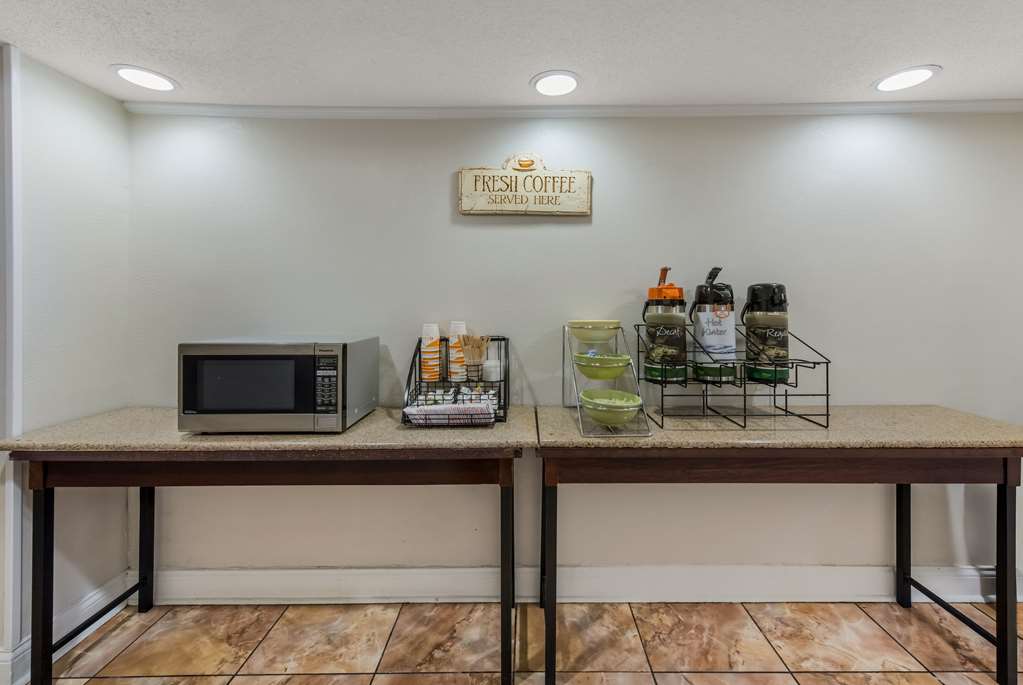 Quality Inn Saint Louis Airport - photo 25