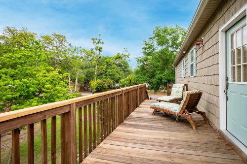 Woodlands Wonder by Oak Island Accommodations - photo 32