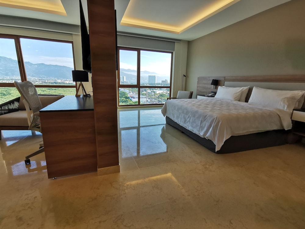 Holiday Inn & Suites Puerto Vallarta Marina & Golf by IHG