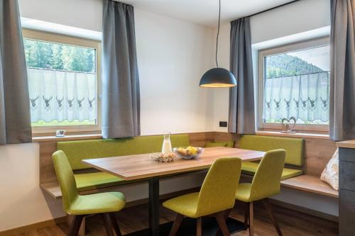 Morodeserhof Apt Puflatsch — 4-Star Luxury Hotel in Castelrotto, Italy