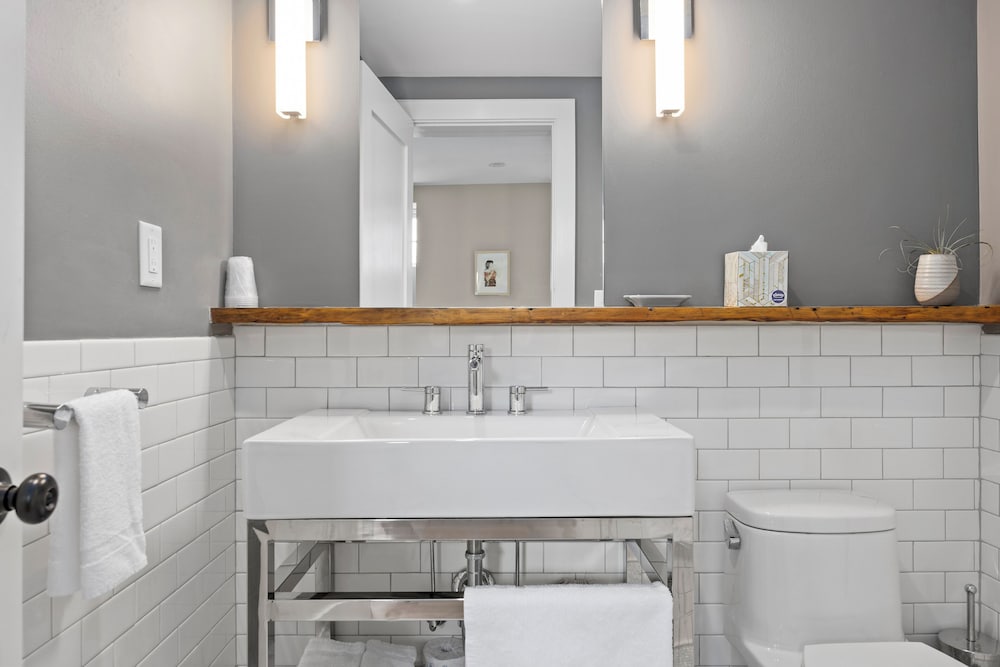 Howard Hotel - photo 32