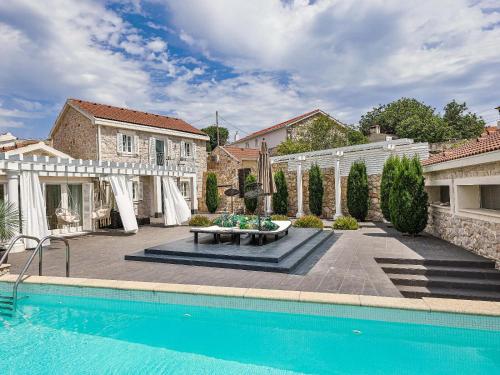 4 Bedroom Lovely Home In Drvenik Mali — 5-Star Luxury Hotel in Veliki Drvenik, Croatia