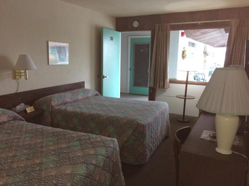 Crystal Sands Motel - photo 9