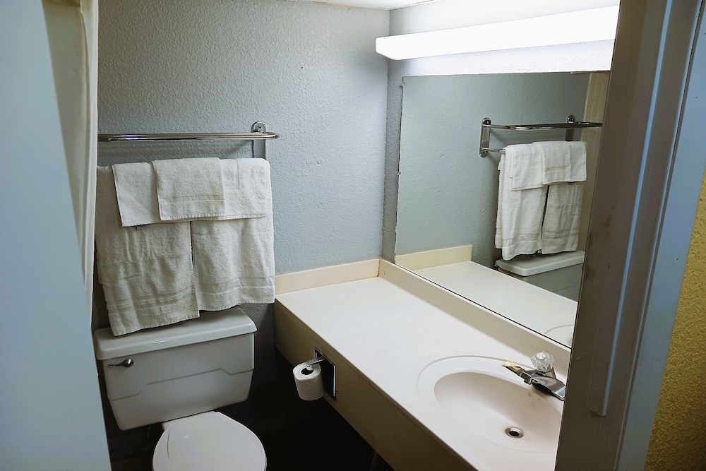 USA Inn Junction City Near Fort Riley - photo 40