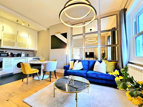 Gorgeous Hyde Park Home with Elevator Access by Tube Metro Stations — 4-Star Luxury Hotel in London, United Kingdom