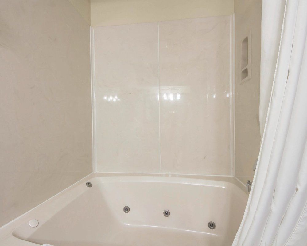 Rodeway Inn & Suites East I 44 - photo 12