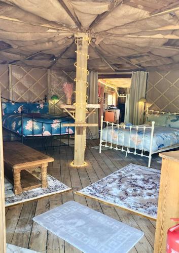 Vigo Retreat Boat yurt — 4-Star Luxury Hotel in Wrotham, United Kingdom