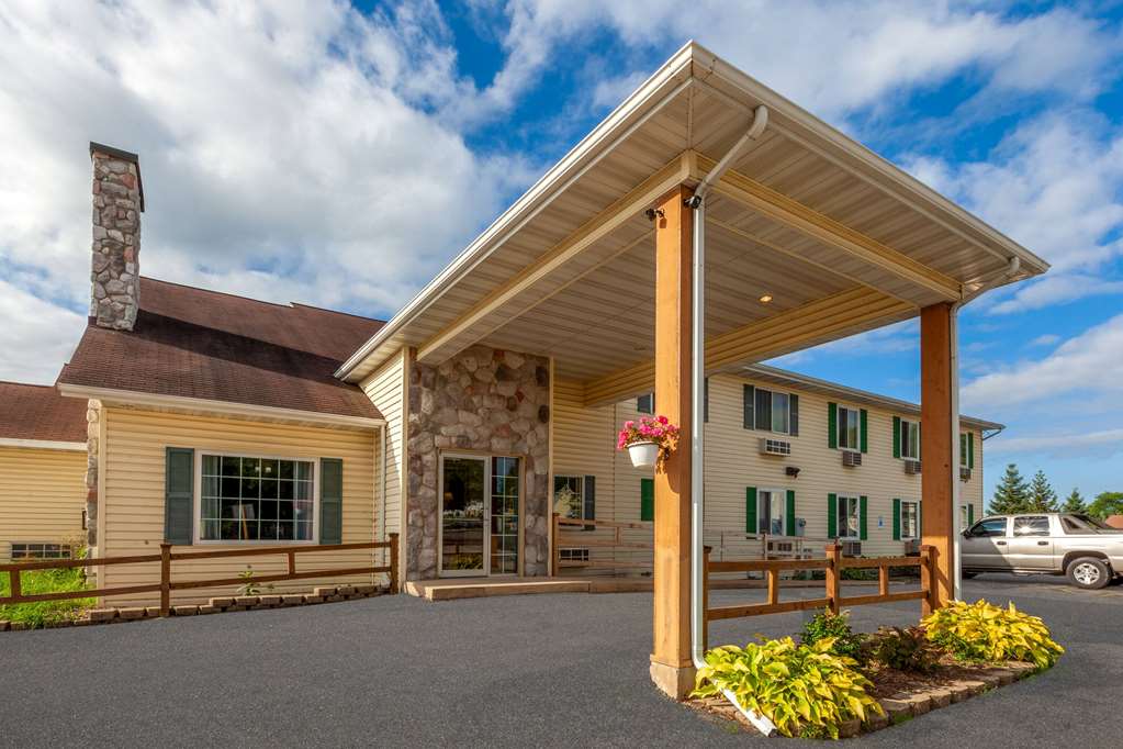 Super 8 by Wyndham Berlin WI - photo 5