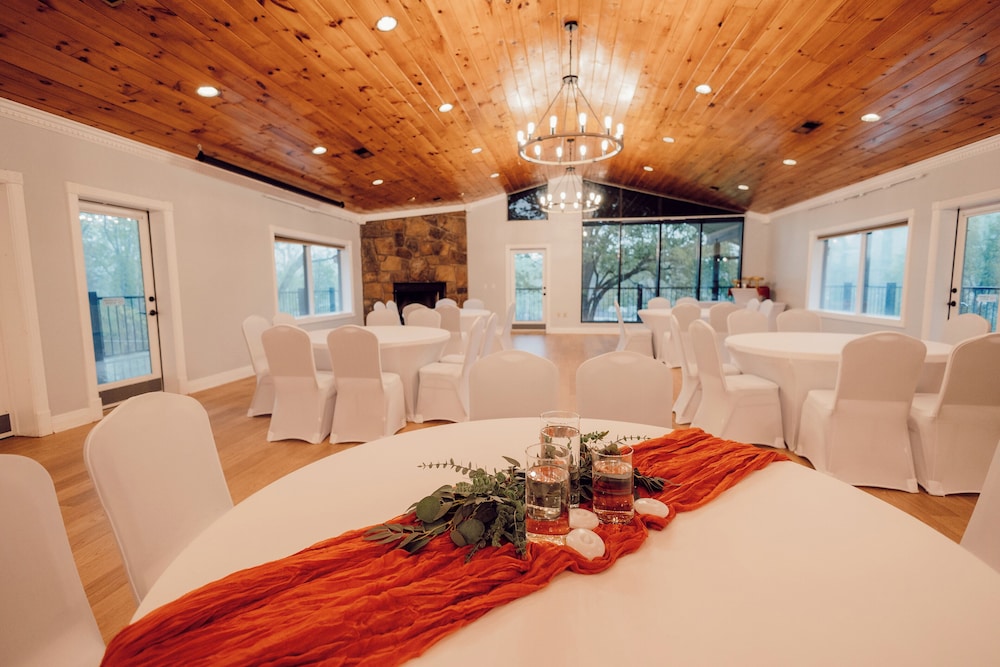Tremont Lodge & Resort - photo 300