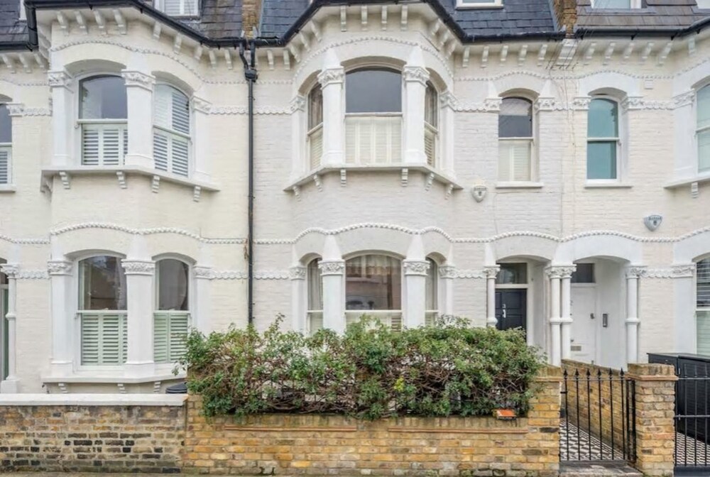 Veeve Fulham Victorian — 4-Star Luxury Hotel in London, United Kingdom