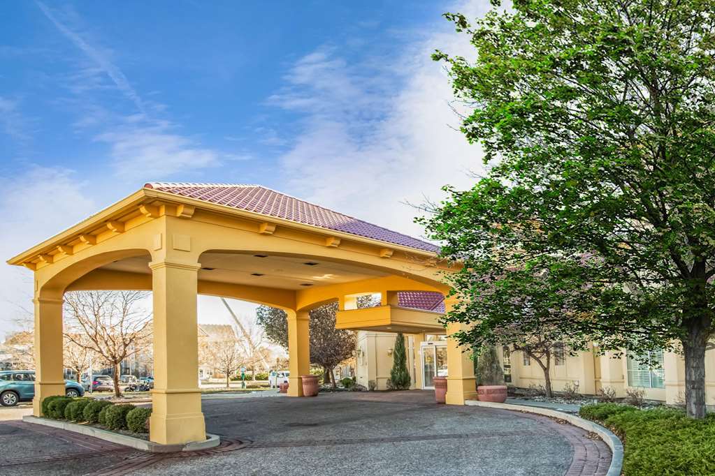 La Quinta Inn & Suites by Wyndham Colorado Springs South AP - photo 11