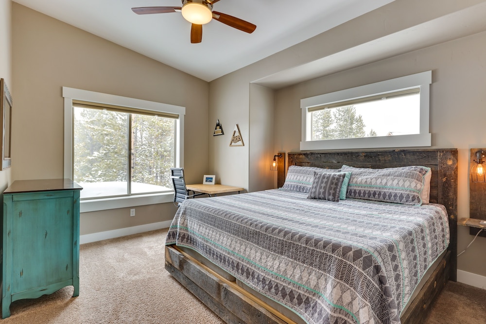 4BR Fraser Getaway Hot Tub Sleeps 10 — Fraser — photo 5