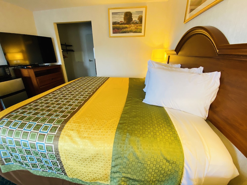 Harrisonville Inn & Suites - photo 6