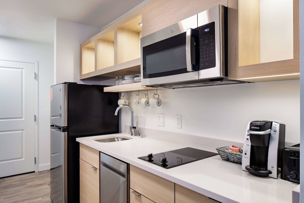 TownePlace Suites by Marriott Milwaukee West Bend - photo 11