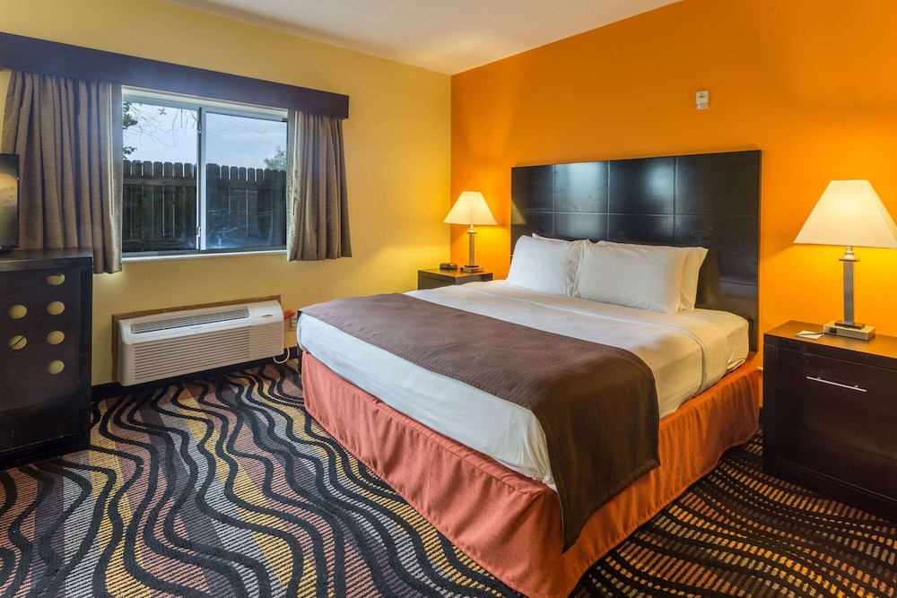 AmericInn by Wyndham Streator - photo 14