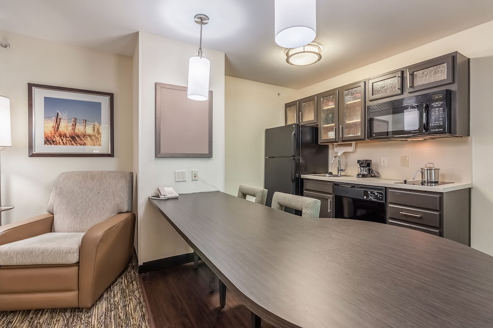 Candlewood Suites Lincoln by IHG - photo 15