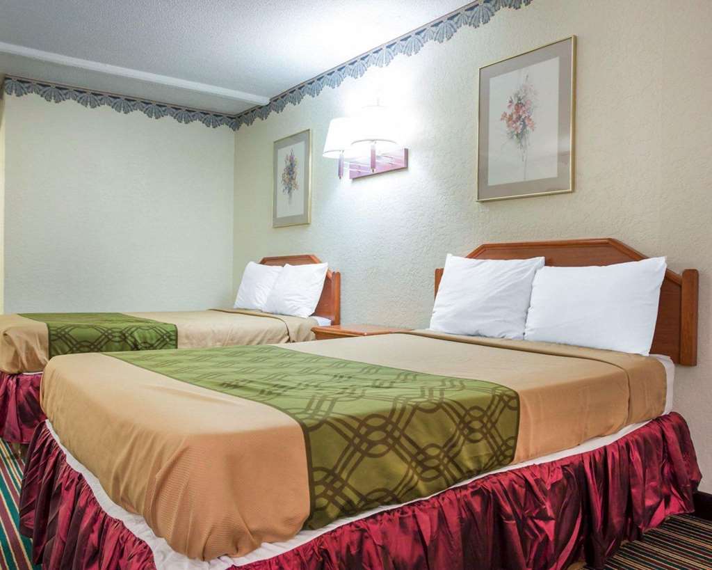 Rodeway Inn Stone Mountain - photo 19