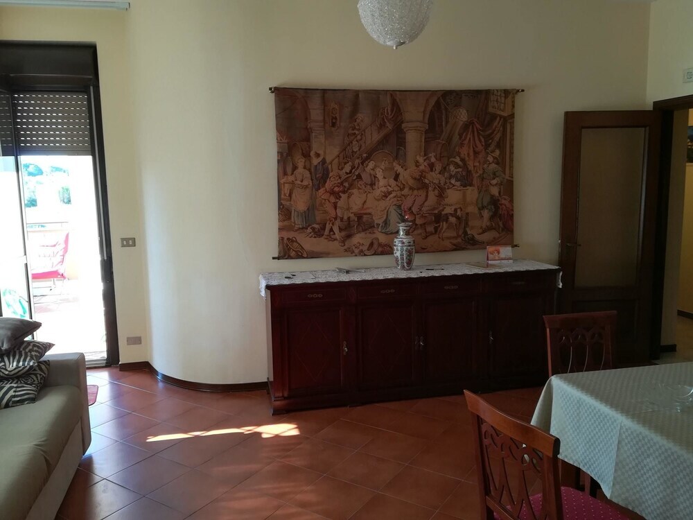 Elegant Apartment Trani 80 m — 4-Star Luxury Hotel in Trani, Italy