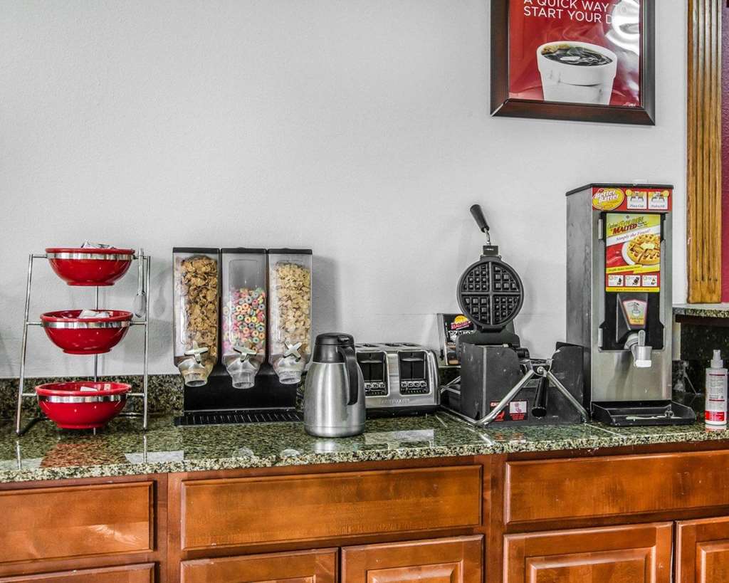 Econo Lodge Inn & Suites Enterprise - photo 23