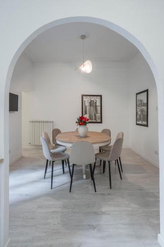 Gilda Apartment New Elegant Apartment in Termini — 4-Star Luxury Hotel in Rome, Italy