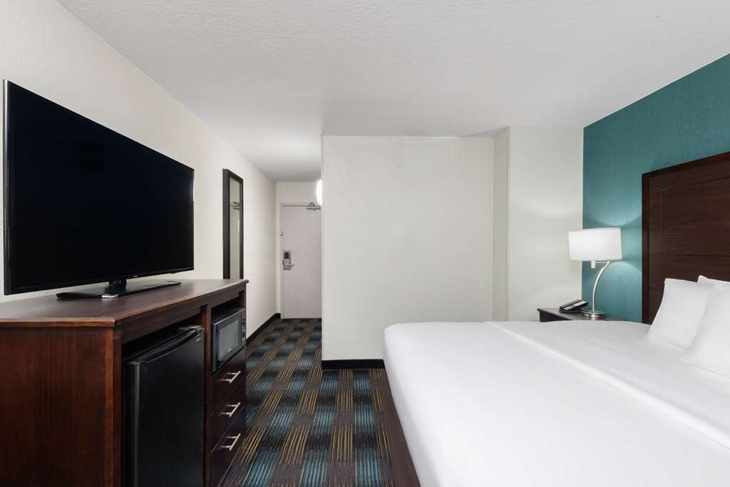 SureStay Plus Hotel by Best Western Kansas City Northeast - photo 19