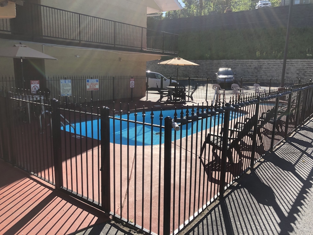 Smoky View Inn - photo 10