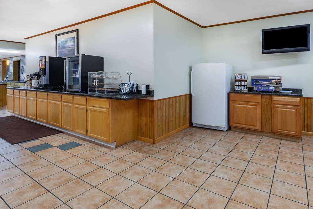 Days Inn & Suites by Wyndham St. Ignace Lakefront - photo 42