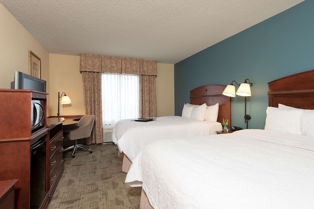 Hampton Inn & Suites Bloomington Normal - photo 18