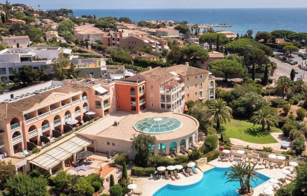 Pierre & Vacances Premium Les Calanques des Issambres — 4-Star Luxury Hotel in Sainte-Maxime, France