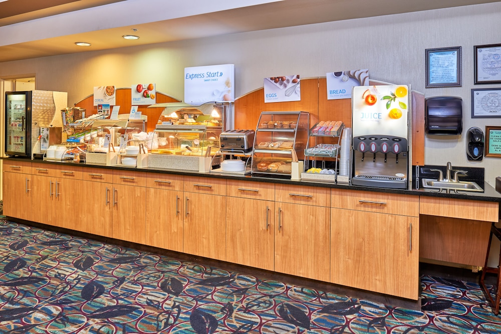 Holiday Inn Express & Suites El Paso Airport Area by IHG - photo 2