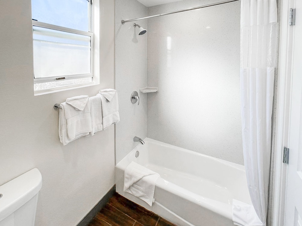 Creekside Inn - photo 30