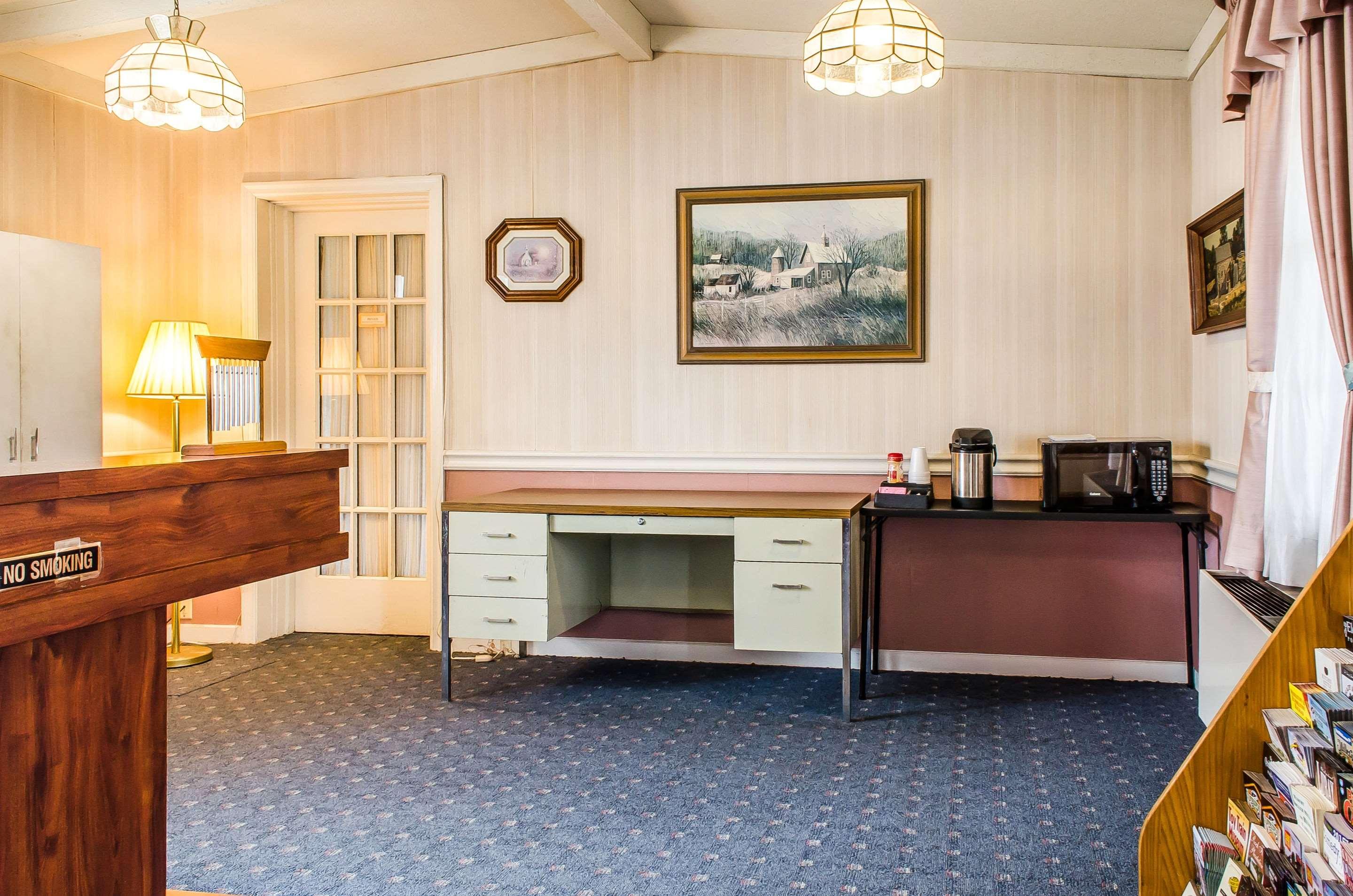 Rodeway Inn Akron - photo 16