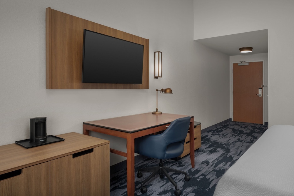 Fairfield Inn & Suites by Marriott Roanoke Hollins I 81 - photo 10