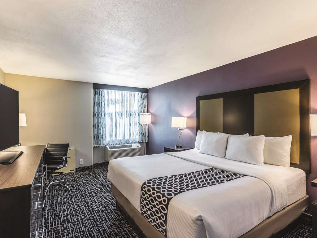 La Quinta Inn & Suites by Wyndham Colorado Springs North - photo 26