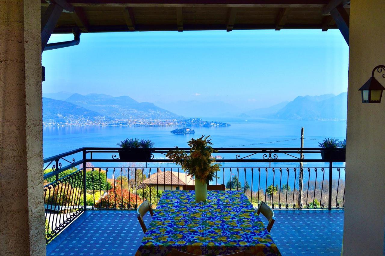 Il lago e la collina in Stresa, Italy
