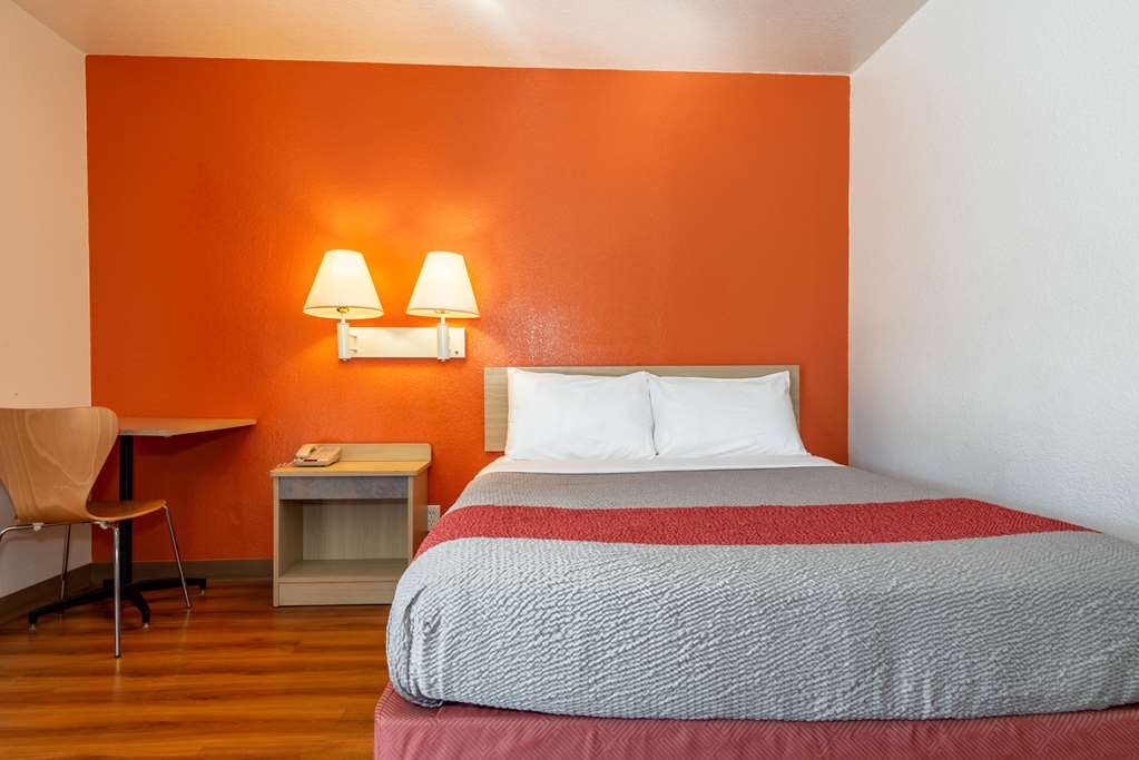 Motel 6 Palm Springs CA East Palm Canyon - photo 25