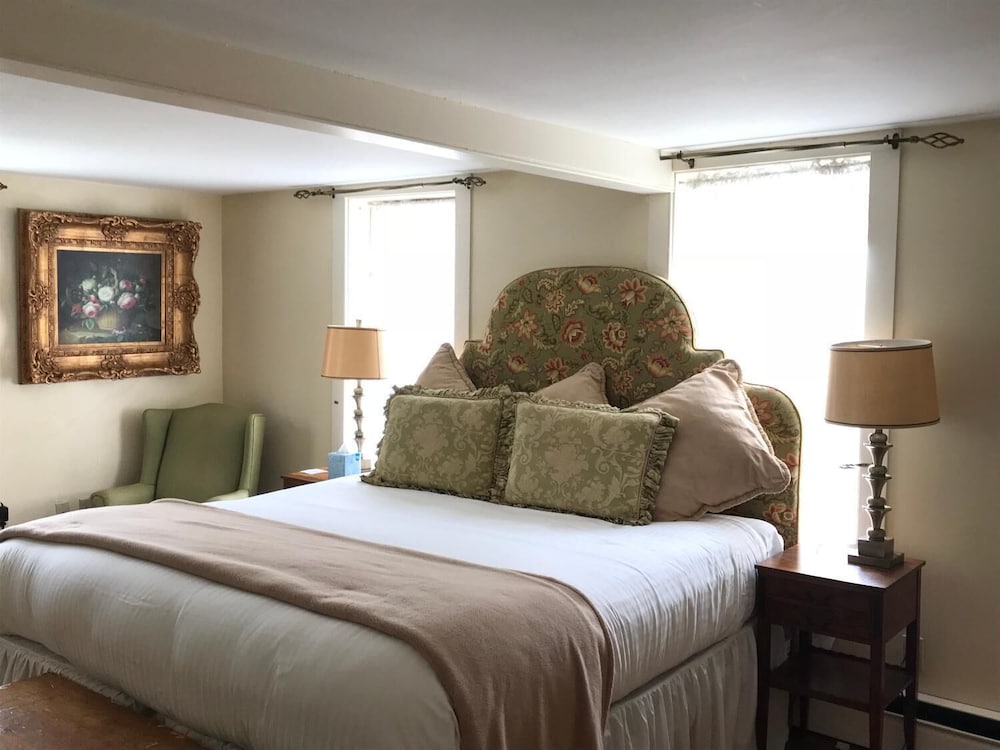 Admiral Farragut Inn - photo 8